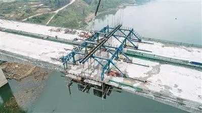 小牛線西延跨濱河東路280米鋼結(jié)構(gòu)橋梁日前全線合龍