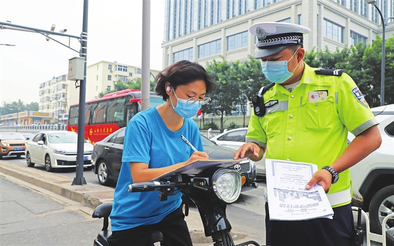 抓源頭 優(yōu)技術 強隊伍 我市全力營造道路運輸安全環(huán)境